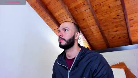 Snapshot of tom_bailey_ chatting on 13, 10, 2025 online show from 13, 10, 2025