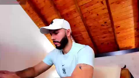 Snapshot of tom_bailey_ chatting on 25, 10, 2025 online show from 25, 10, 2025