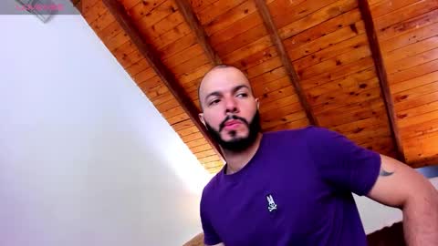 Snapshot of tom_bailey_ chatting on 26, 10, 2025 online show from 26, 10, 2025