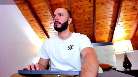 Snapshot of tom_bailey_ chatting on 1, 11, 2025 online show from 1, 11, 2025