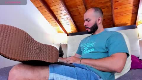 Snapshot of tom_bailey_ chatting on 7, 11, 2025 online show from 7, 11, 2025