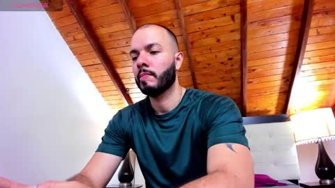 Snapshot of tom_bailey_ chatting on 8, 11, 2025 online show from 8, 11, 2025