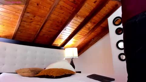 Snapshot of tom_bailey_ chatting on 22, 11, 2025 online show from 22, 11, 2025