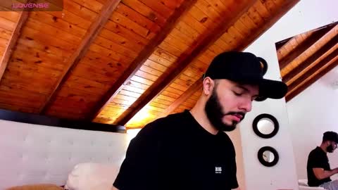 Snapshot of tom_bailey_ chatting on 23, 11, 2025 online show from 23, 11, 2025