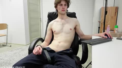 Snapshot of tom_chance chatting on 18, 10, 2025 tom online show from 18, 10, 2025