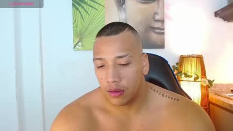 Tom muscle1 online show from 25, 1, 2025