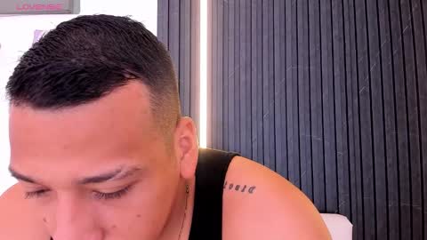 Tom muscle1 online show from 10, 10, 2025