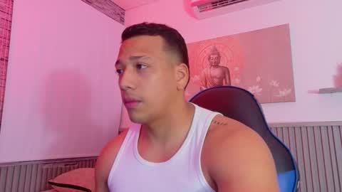 Tom muscle1 online show from 5, 12, 2025