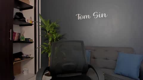 Snapshot of tom_sin_ chatting on 4, 12, 2024 Tom Sin online show from 4, 12, 2024