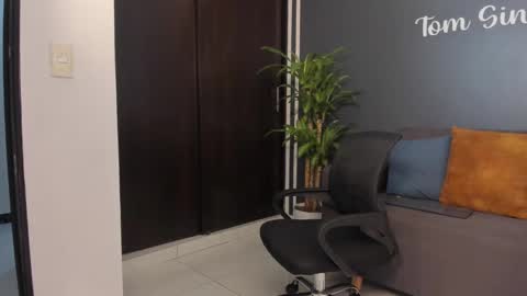 Snapshot of tom_sin_ chatting on 5, 2, 2025 Tom Sin online show from 5, 2, 2025