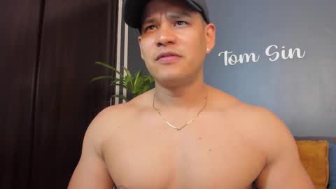 Snapshot of tom_sin_ chatting on 10, 2, 2025 Tom Sin online show from 10, 2, 2025