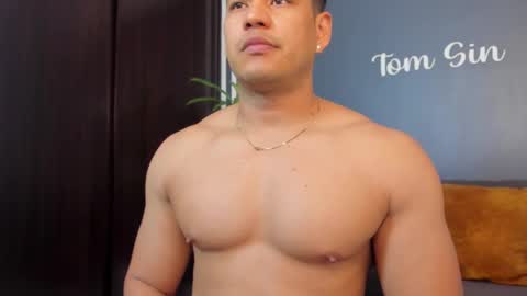 Snapshot of tom_sin_ chatting on 17, 2, 2025 Tom Sin online show from 17, 2, 2025