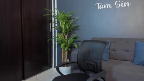 Snapshot of tom_sin_ chatting on 3, 3, 2025 Tom Sin online show from 3, 3, 2025