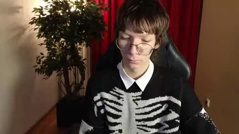 Snapshot of tommiehi chatting on 16, 11, 2025 Tommie online show from 16, 11, 2025