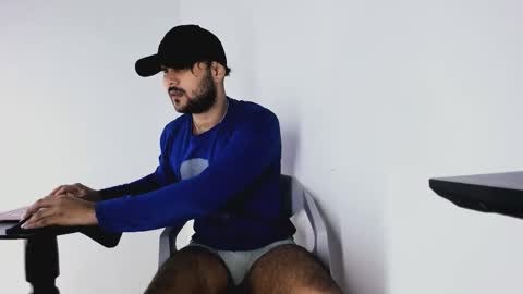 Snapshot of tommy_sccott chatting on 28, 10, 2025 tommy_sccott online show from 28, 10, 2025