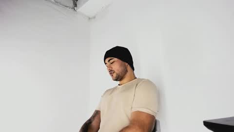 Snapshot of tommy_sccott chatting on 28, 10, 2025 tommy_sccott online show from 28, 10, 2025