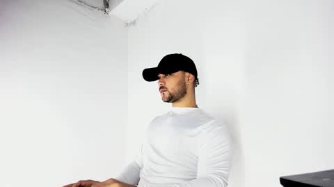 Snapshot of tommy_sccott chatting on 31, 10, 2025 tommy_sccott online show from 31, 10, 2025