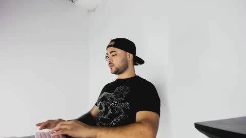 Snapshot of tommy_sccott chatting on 2, 11, 2025 tommy_sccott online show from 2, 11, 2025