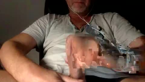 Snapshot of tonic999 chatting on 6, 11, 2025 Call me Calvin online show from 6, 11, 2025