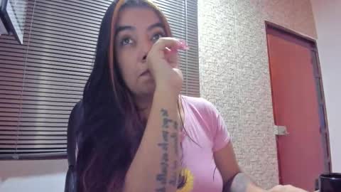 Snapshot of torres_karla chatting on 8, 11, 2025 karla online show from 8, 11, 2025