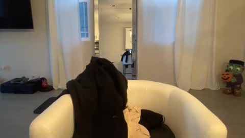 Snapshot of toskisha16 chatting on 22, 10, 2025 ASH online show from 22, 10, 2025