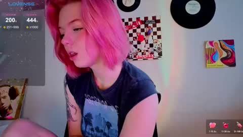 Snapshot of tox1ccherry chatting on 4, 3, 2026 Melina online show from 4, 3, 2026