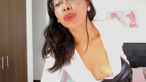 Snapshot of traci_lords20 chatting on 16, 12, 2025 Traci online show from 16, 12, 2025