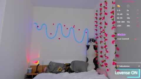 Snapshot of traharaaa chatting on 25, 10, 2025 Ariana and Erik online show from 25, 10, 2025