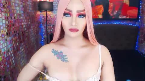 Snapshot of transplayfullolivia chatting on 19, 2, 2025 KYLIE BELLA TS online show from 19, 2, 2025