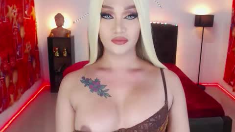 Snapshot of transplayfullolivia chatting on 18, 12, 2025 KYLIE BELLA TS online show from 18, 12, 2025