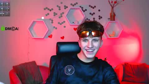 Travis online show from 15, 10, 2025