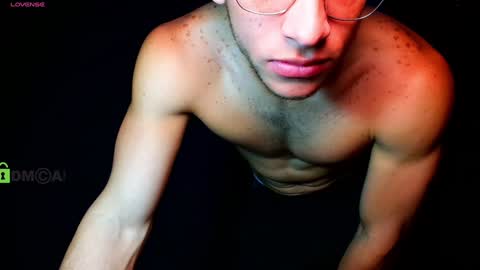 Snapshot of travisdiamonds chatting on 26, 1, 2025 TRAVIS. online show from 26, 1, 2025