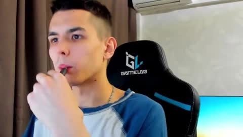 Snapshot of travisrivas chatting on 19, 2, 2025 travisrivas online show from 19, 2, 2025