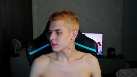 Snapshot of travisrivas chatting on 8, 3, 2025 travisrivas online show from 8, 3, 2025