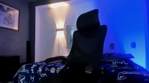 TRAV - INDEPENDENT MODEL online show from 14, 11, 2025