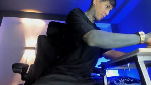 TRAV - INDEPENDENT MODEL online show from 19, 11, 2025