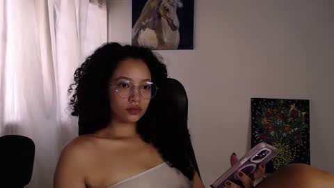 Snapshot of treasuresz chatting on 13, 10, 2025 Emily online show from 13, 10, 2025