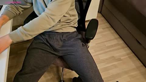 Snapshot of tree1989 chatting on 4, 11, 2025 tree1989 online show from 4, 11, 2025