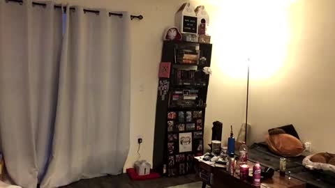 Snapshot of trhothoney chatting on 28, 2, 2025 Trixie online show from 28, 2, 2025