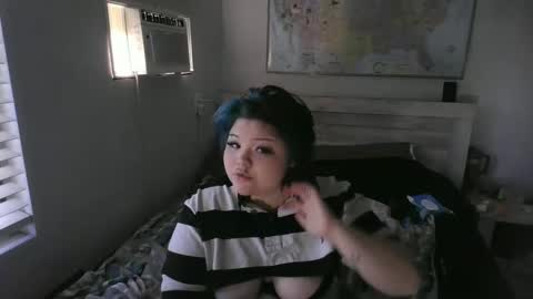 Snapshot of trhothoney chatting on 15, 9, 2025 Trixie online show from 15, 9, 2025