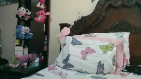 triana_bell online show from 7, 1, 2025