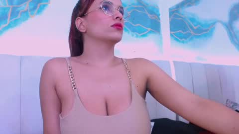 triana_crimson online show from 20, 9, 2025