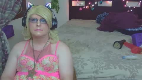 Snapshot of trinasvede chatting on 23, 9, 2025 Trina Tushy Deluxe online show from 23, 9, 2025