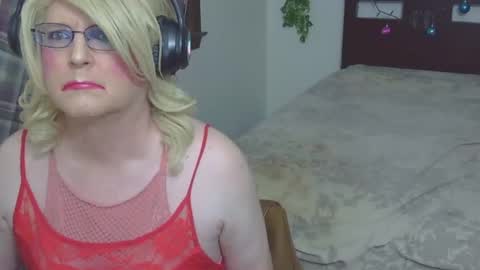 Snapshot of trinasvede chatting on 28, 9, 2025 Trina Tushy Deluxe online show from 28, 9, 2025