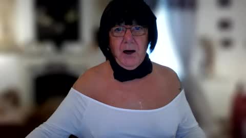 Snapshot of trinity1011 chatting on 27, 9, 2025 trinity1011 online show from 27, 9, 2025