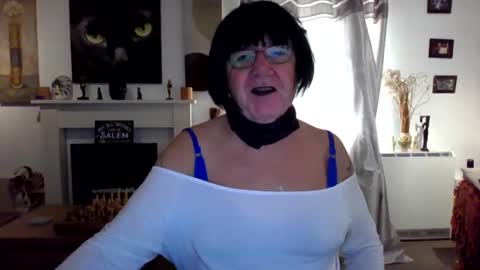 Snapshot of trinity1011 chatting on 26, 10, 2025 trinity1011 online show from 26, 10, 2025