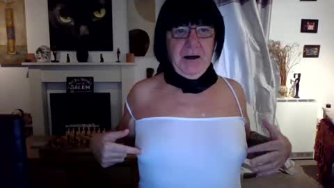 Snapshot of trinity1011 chatting on 29, 10, 2025 trinity1011 online show from 29, 10, 2025