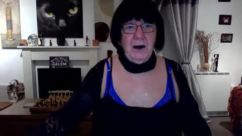 Snapshot of trinity1011 chatting on 15, 11, 2025 trinity1011 online show from 15, 11, 2025