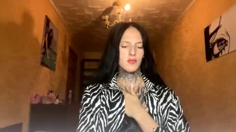 Snapshot of tristalevy chatting on 23, 10, 2025 Sofa Im new here and so far I do not take off the panties online show from 23, 10, 2025