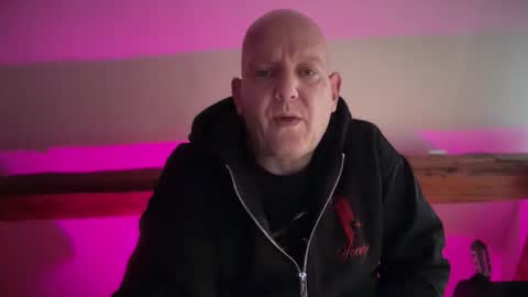 Snapshot of tritonspace chatting on 21, 11, 2025 Triton online show from 21, 11, 2025